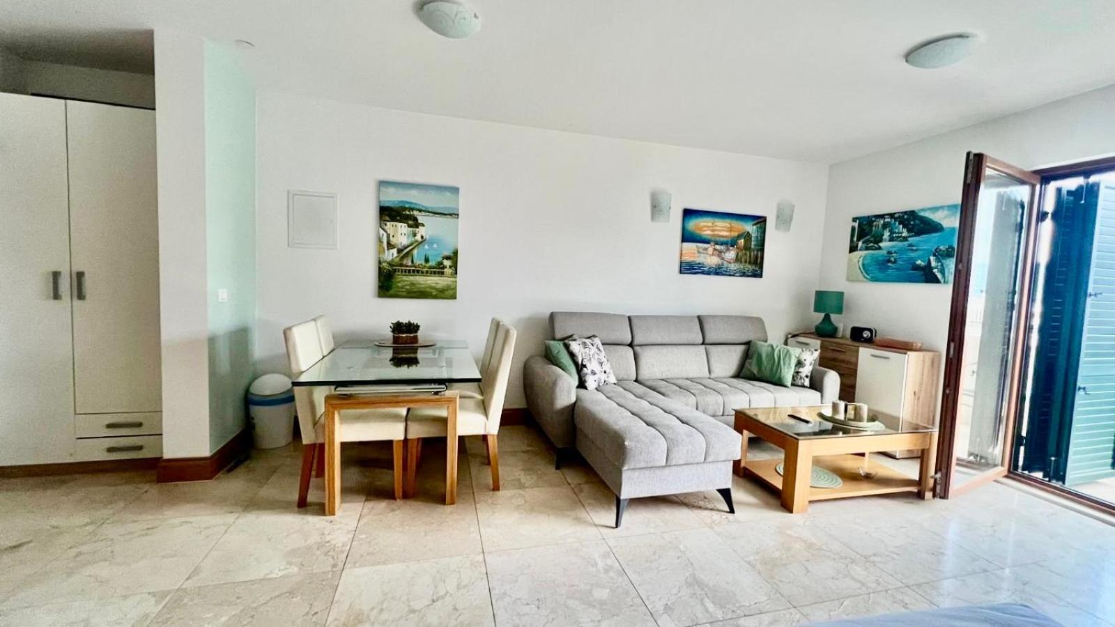 Apartment Mint Salena